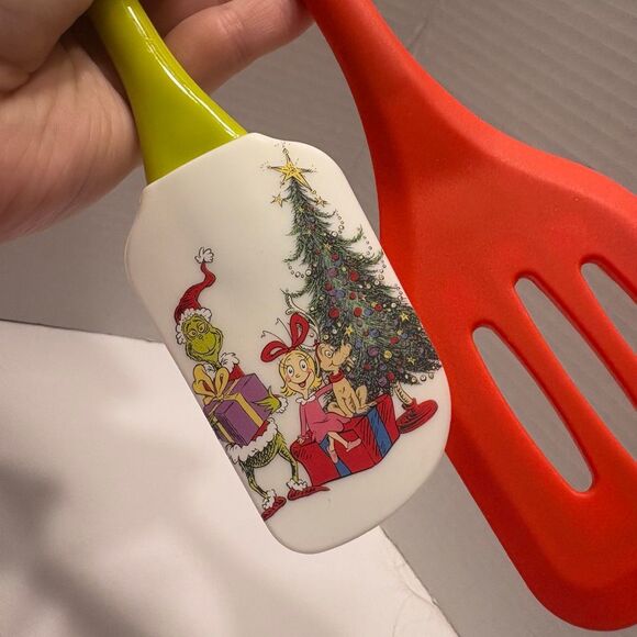 Bioworld The Grinch Flipping & Scraping Spatulas Set 2 Baking Kitchen Cooking - Picture 4 of 4